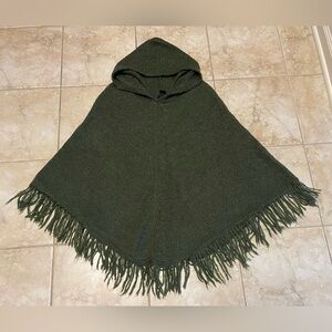 Steve Madden Hooded Poncho  One Size militar green color New without tags